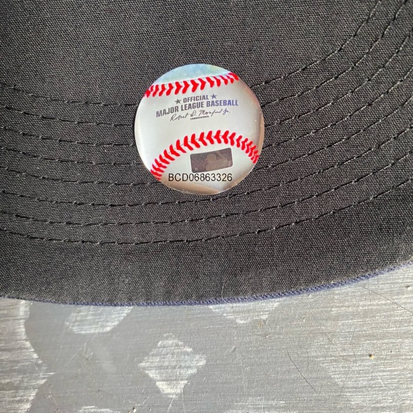 New York Yankees baseball hat – blue – perfect condition - Picture 4 of 8